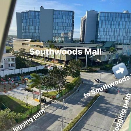 Aparthotel Neat Unit In Holland Park Southwoods Binan Esterno foto