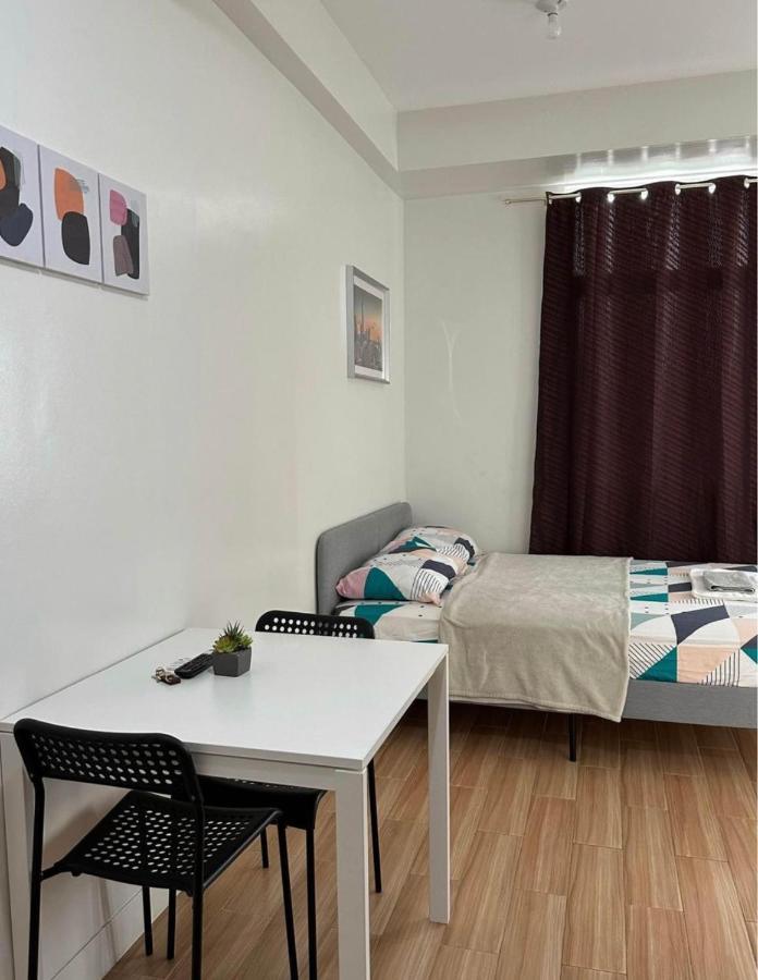 Aparthotel Neat Unit In Holland Park Southwoods Binan Esterno foto