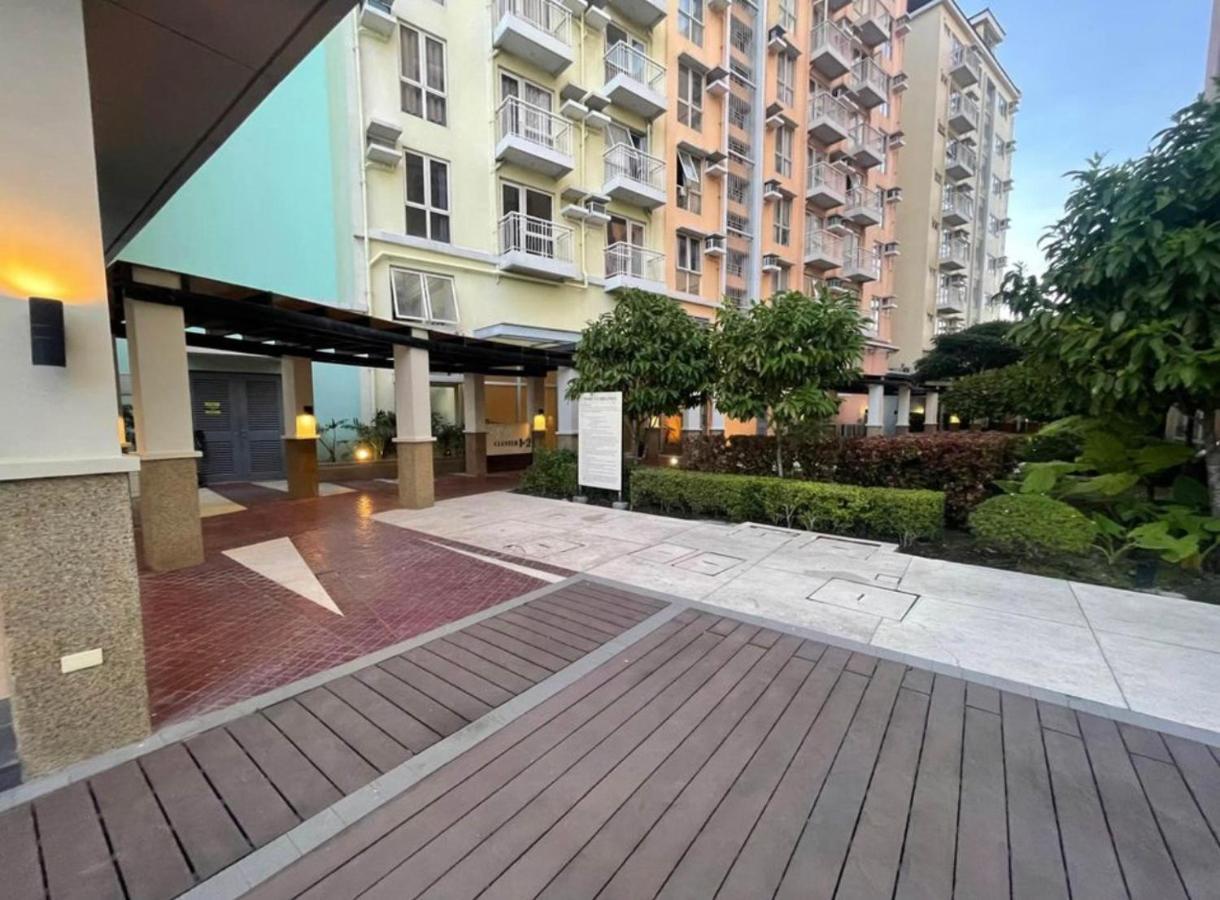 Aparthotel Neat Unit In Holland Park Southwoods Binan Esterno foto