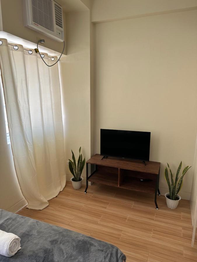Aparthotel Neat Unit In Holland Park Southwoods Binan Esterno foto