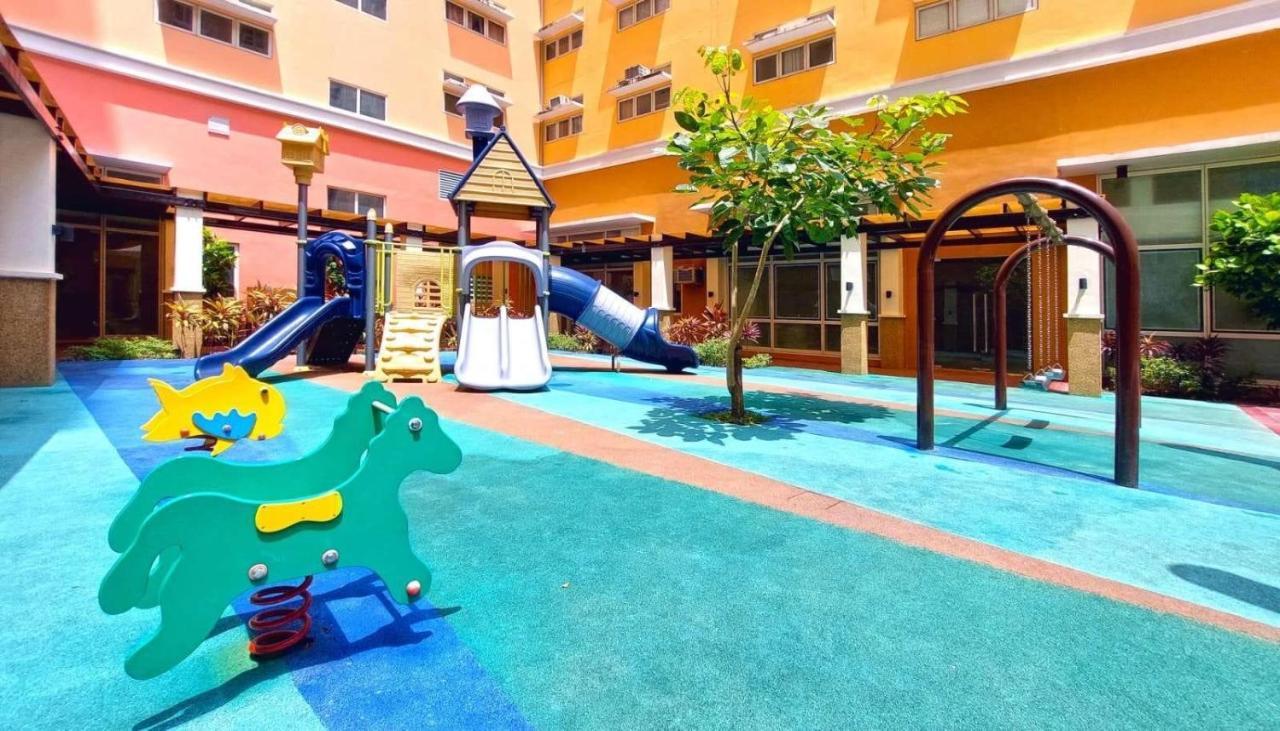 Aparthotel Neat Unit In Holland Park Southwoods Binan Esterno foto