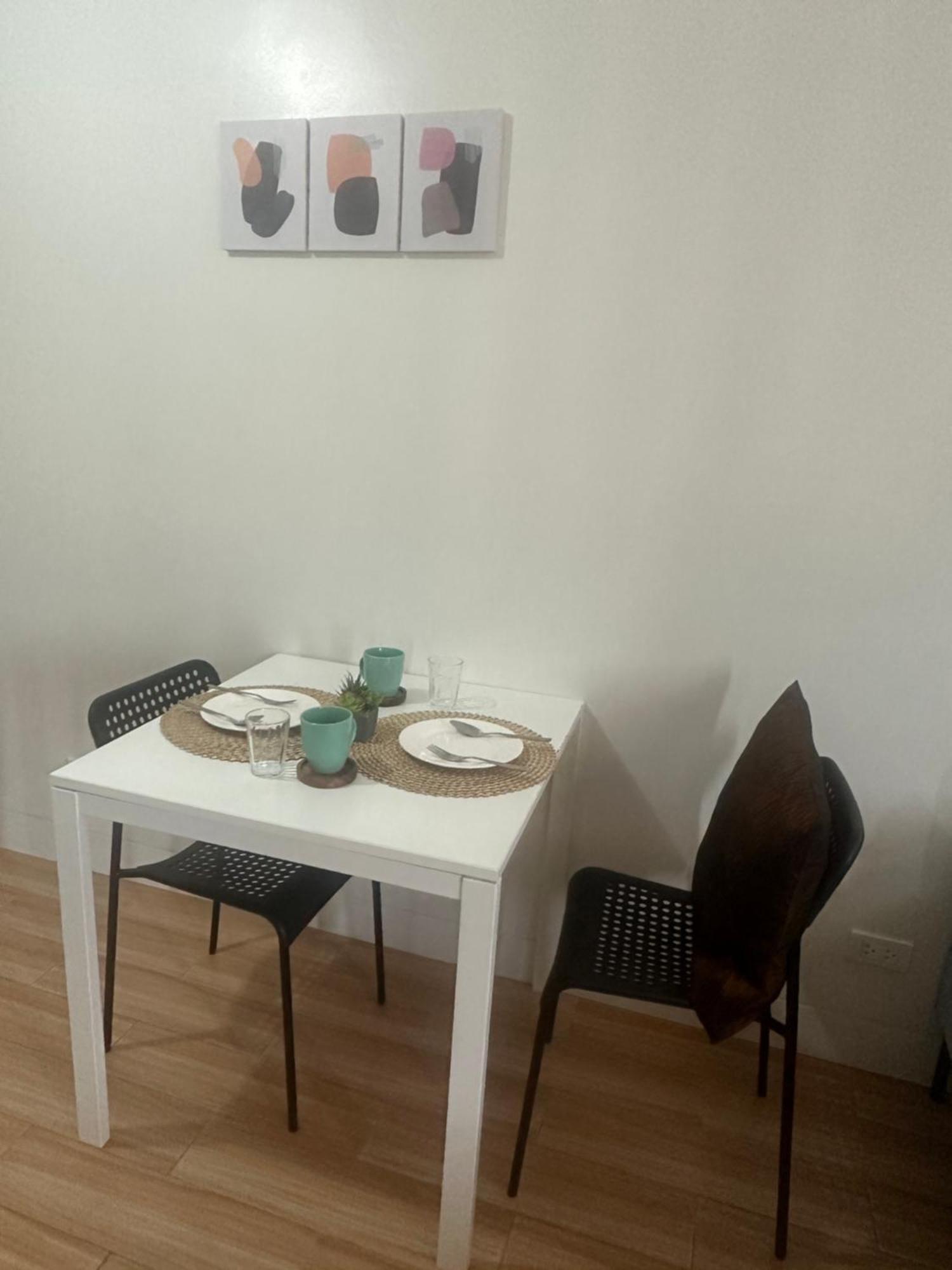 Aparthotel Neat Unit In Holland Park Southwoods Binan Esterno foto