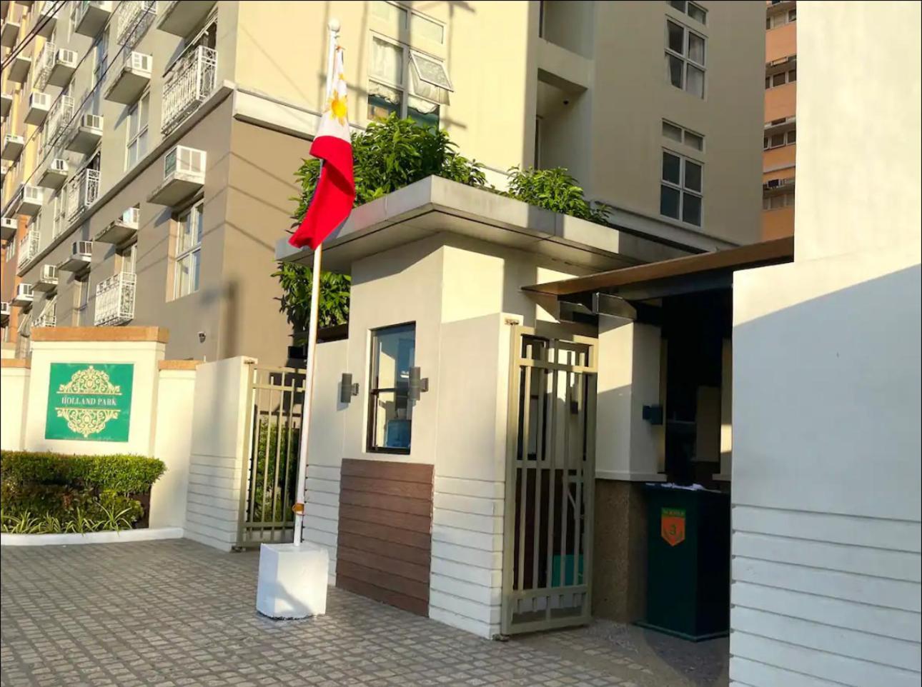 Aparthotel Neat Unit In Holland Park Southwoods Binan Esterno foto